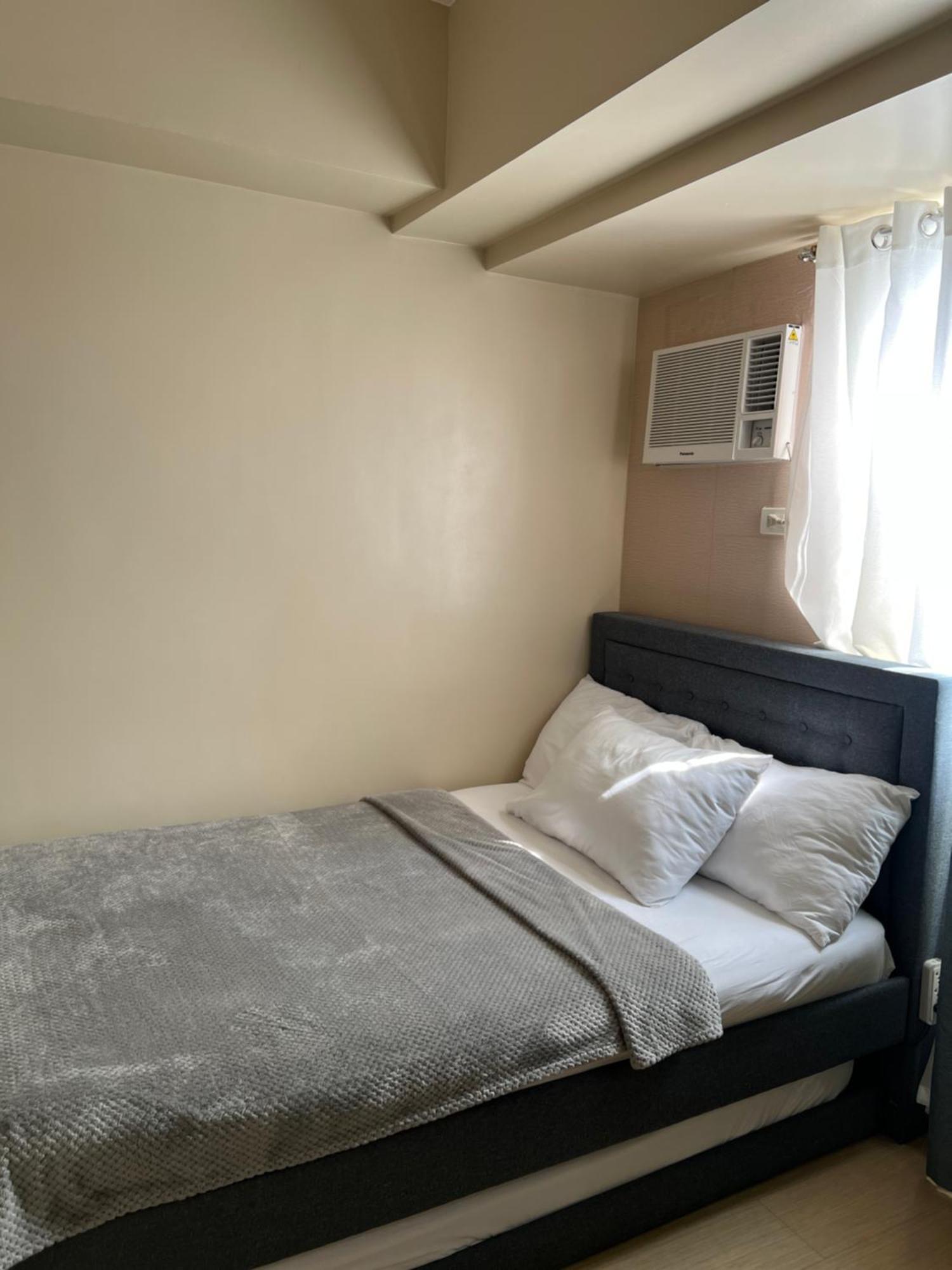 Cozy 2 Bedroom Condo With Balcony For Rent Илоило Экстерьер фото